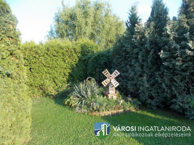 Igényes családi ház plusz 3 db. apartman!