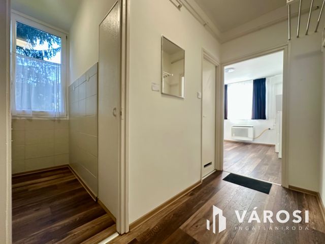 Kemerovón felújított, földszinti, 1 szobás lakás kiadó!