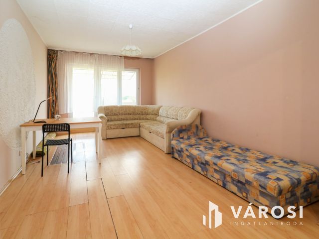 Eladó 55 m²-es, napfényes, erkélyes panel lakás Békésen