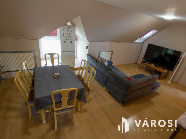 Lakás és üzlethelyiség eladó Kalocsán!