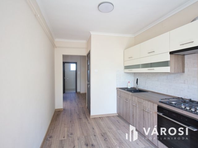 A makói közpot csak egy kőhajításnyira