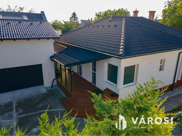 Stílusos, több funkciós családi ház Győrszentivánon