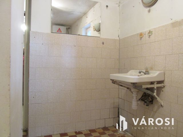 Nyaraló övezetben a tóparthoz közel
