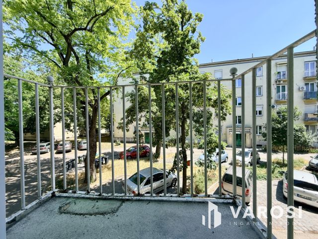 Erkélyes, 1. emeleti garzonlakás (30m²) M3 metróvonalon