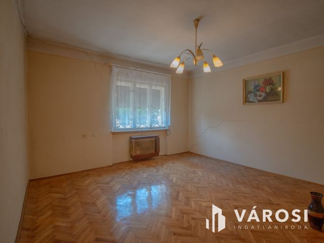 Győr-Szentivánon családi ház, dupla garázzsal