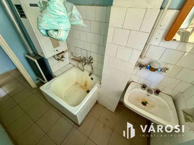 Acélgyári úton 1. emeleti, 1 szobás lakás eladó!