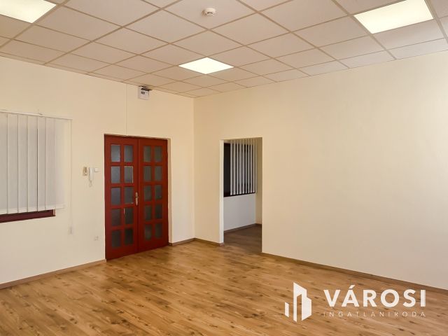 45 m2, 2 helyiséges iroda kiadó