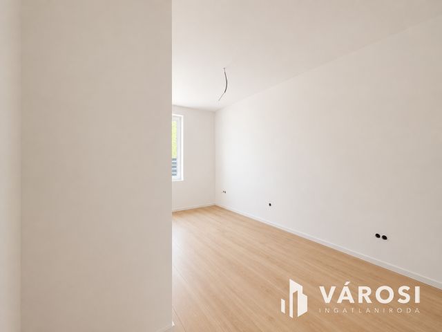 Világos 3 szobás lakás Rákoscsabán autóbeállóval