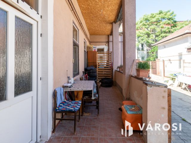 RÁKOSPALOTA 53 M² + KERT + PINCE – HÁZRÉSZ: 49,9 M FT!