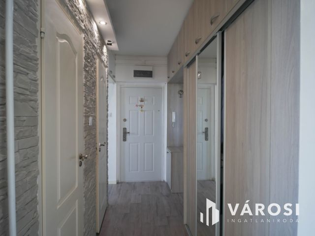 Világos 2 szobás lakás zöld környezetben szabadhegyen