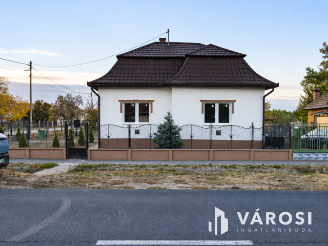 Felújított családi ház, saroktelken, Zsámbokon
