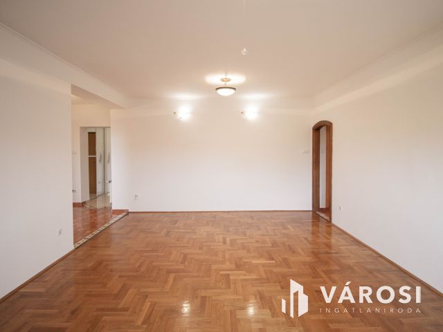 Kiadó 75 m2 Erkélyes tégla lakás Győr Belvárosában beállóval