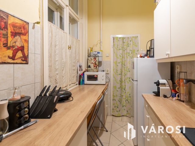 53 m², 4. emeleti, liftes lakás Operaház közvetlen közelében