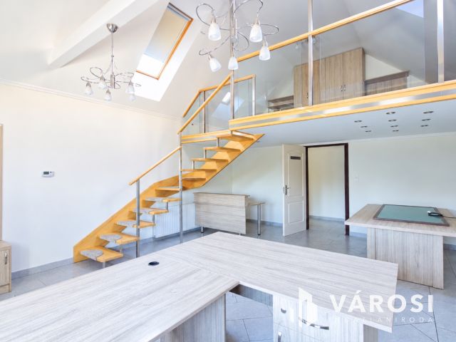 680 m2-es ipari csarnok, 340 m2-es irodával kiadó