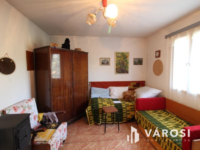 Eladó lakható hétvégi ház